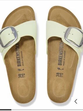 Birkenstock Women's Single Buckle Sandal in pale lime